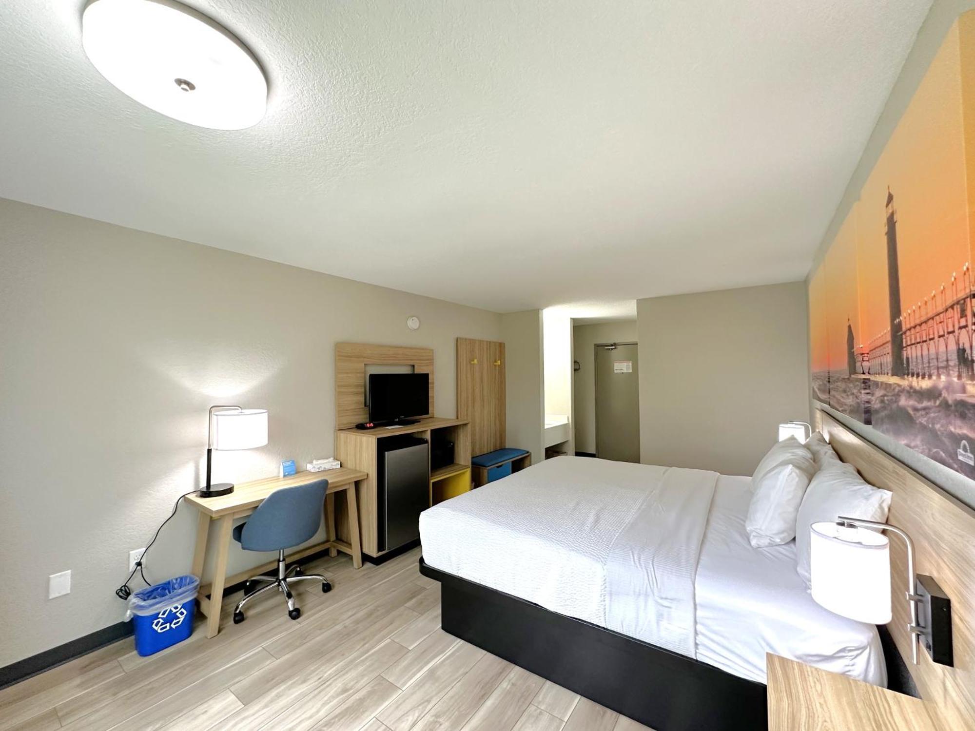 Days Inn By Wyndham Holland Bagian luar foto