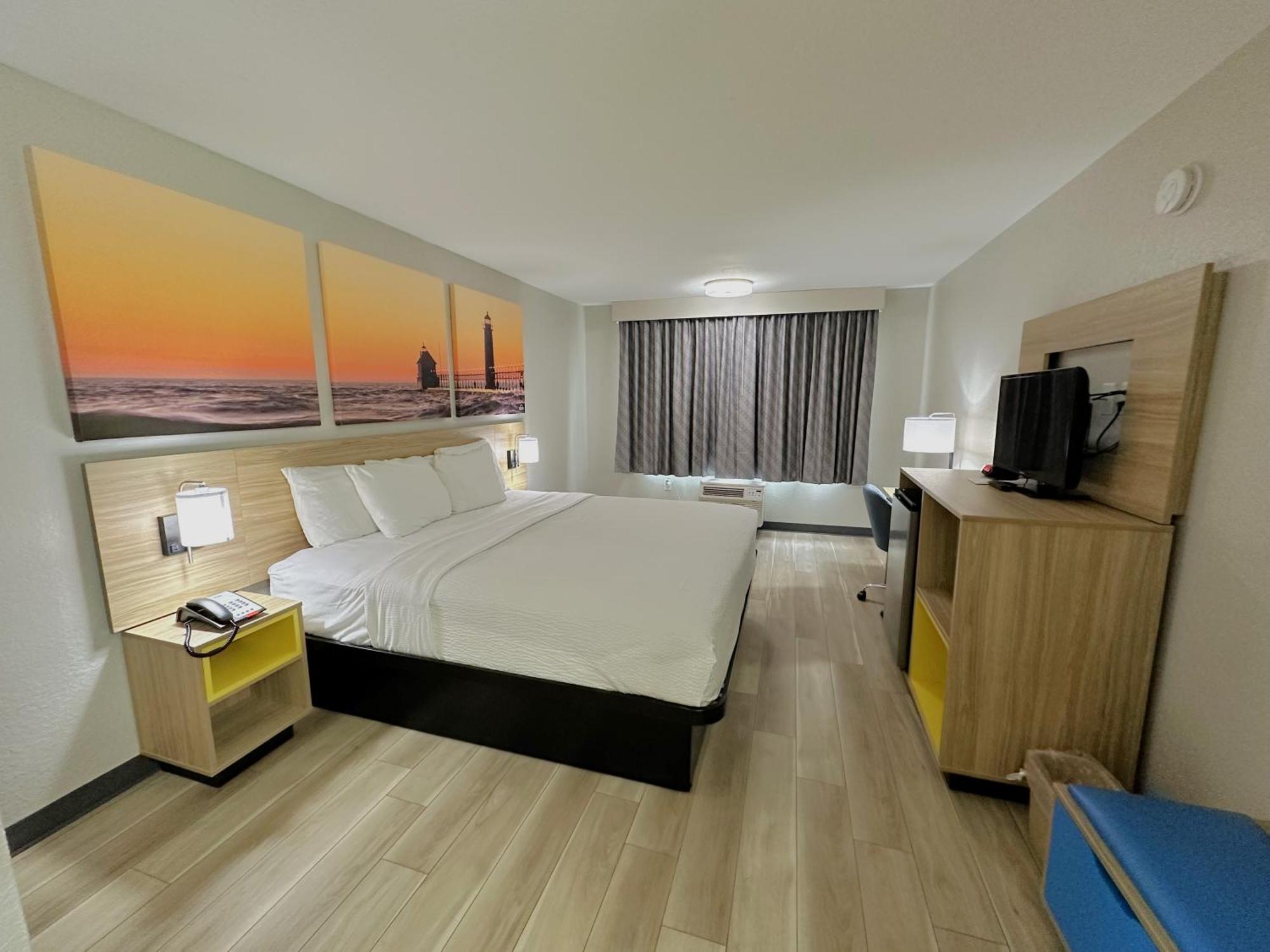 Days Inn By Wyndham Holland Bagian luar foto