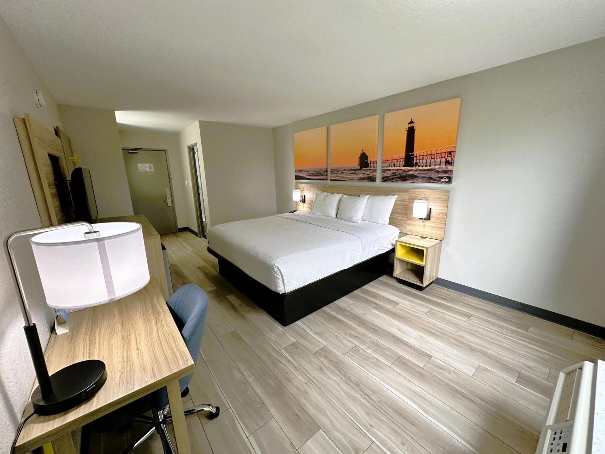 Days Inn By Wyndham Holland Bagian luar foto