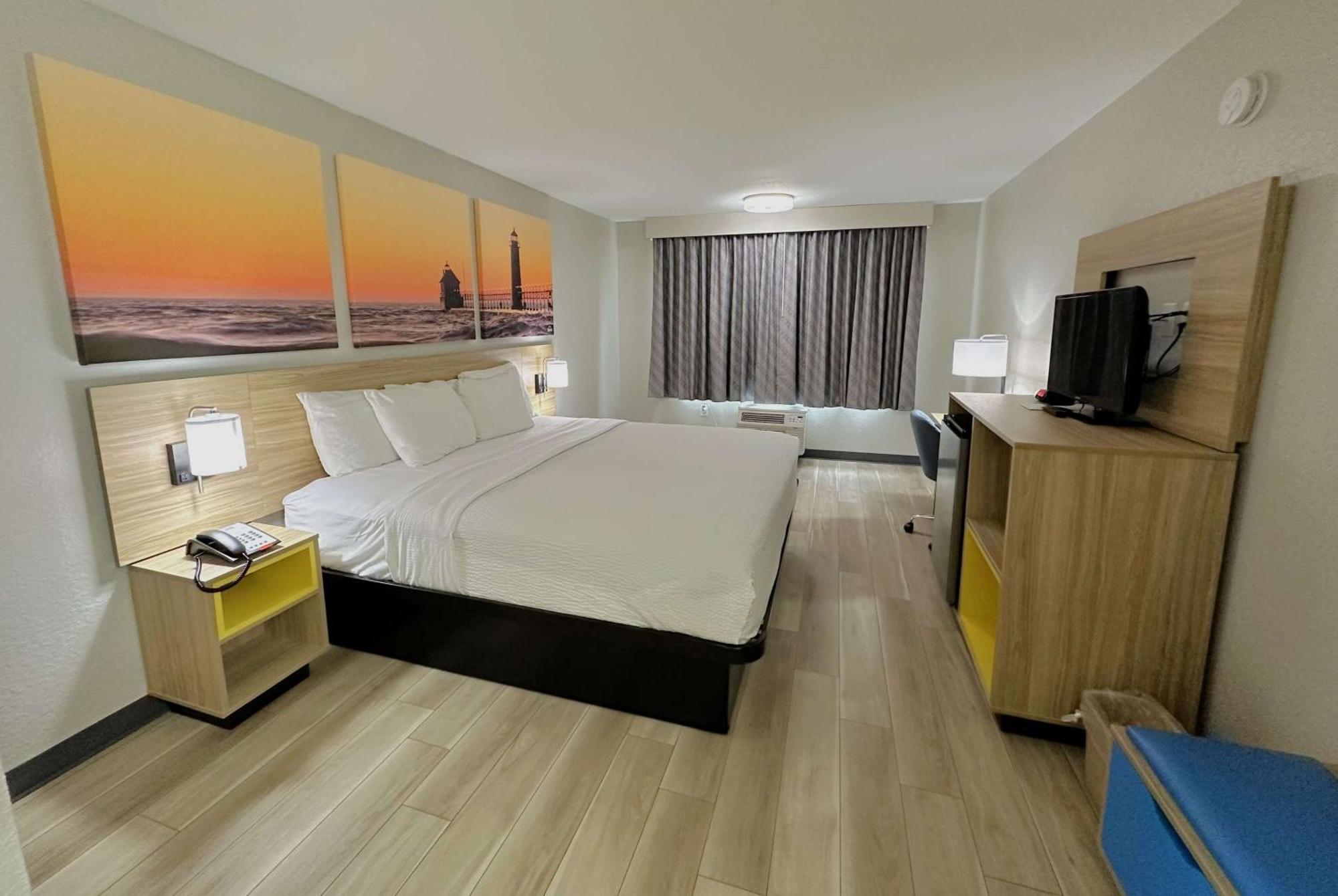 Days Inn By Wyndham Holland Bagian luar foto